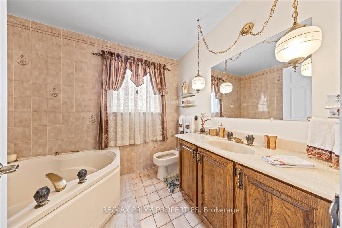1530 Royal Orchard Drive • Ottawa, ON photo 24