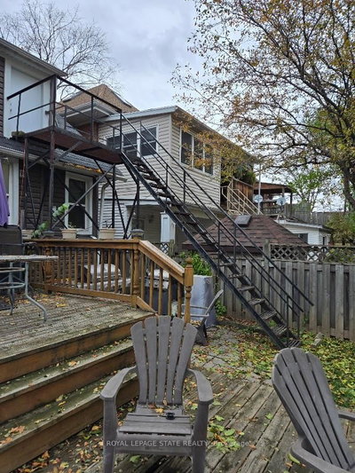 17 Fairleigh Avenue S • Hamilton, ON photo 4