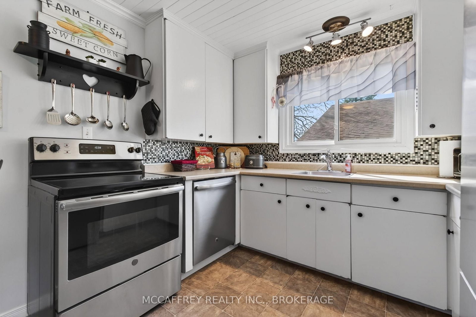 46 College Street • Tweed, ON photo 11