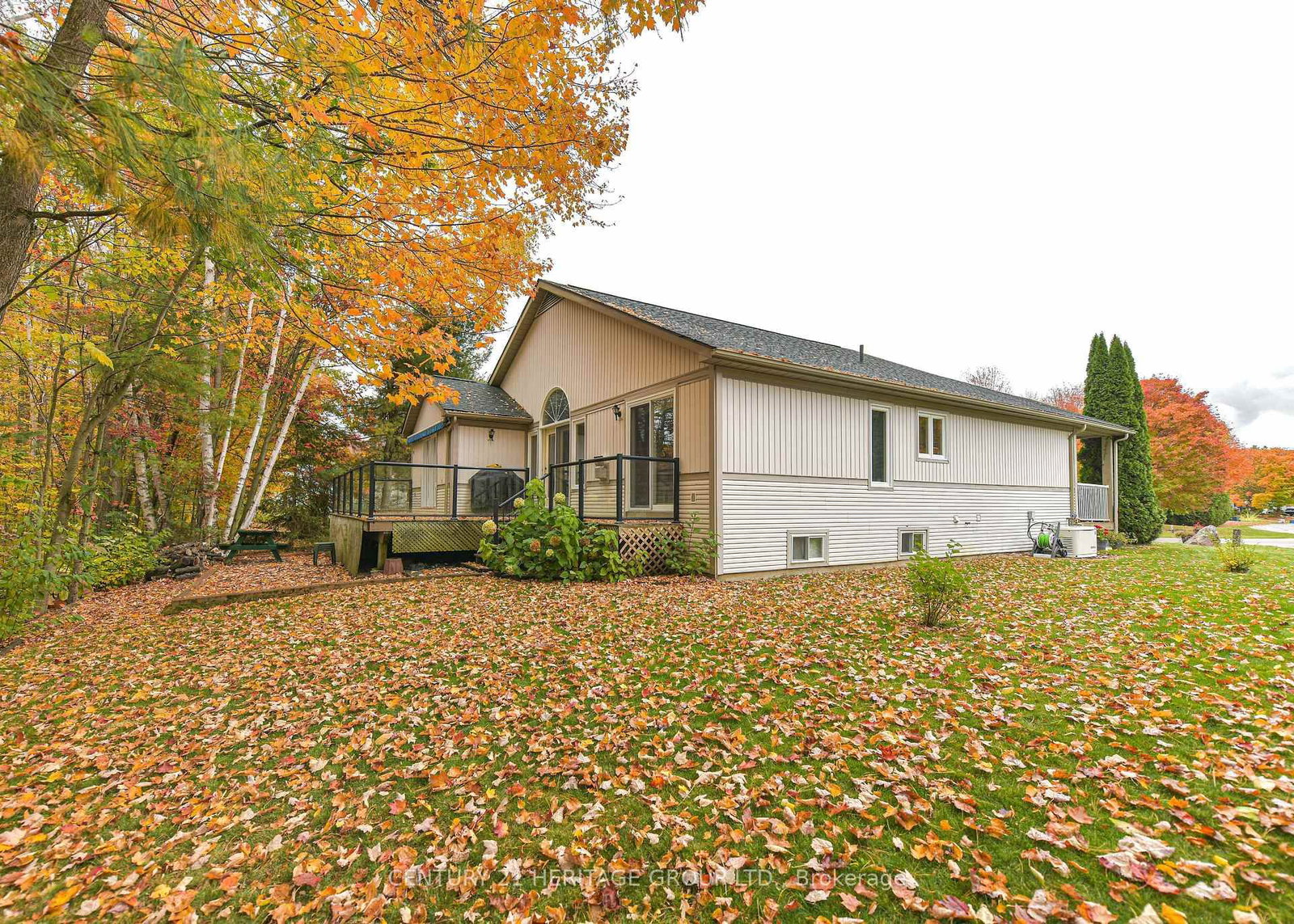 19 Springwood Crescent • Gravenhurst, ON photo 3