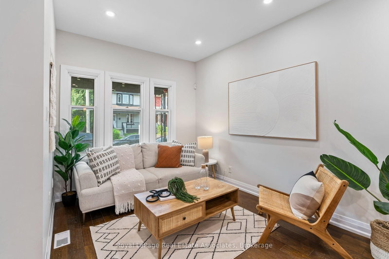 23 Somerset Ave photo 4