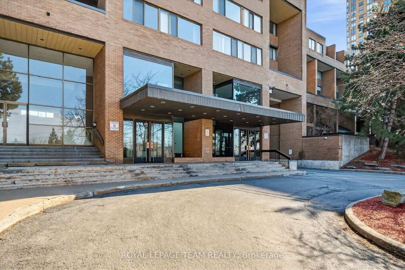 1809 - 515 St Laurent Boulevard