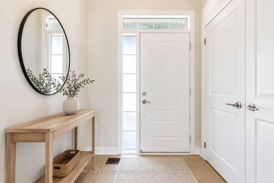 35 Pelican Lane • Hamilton, ON photo 4
