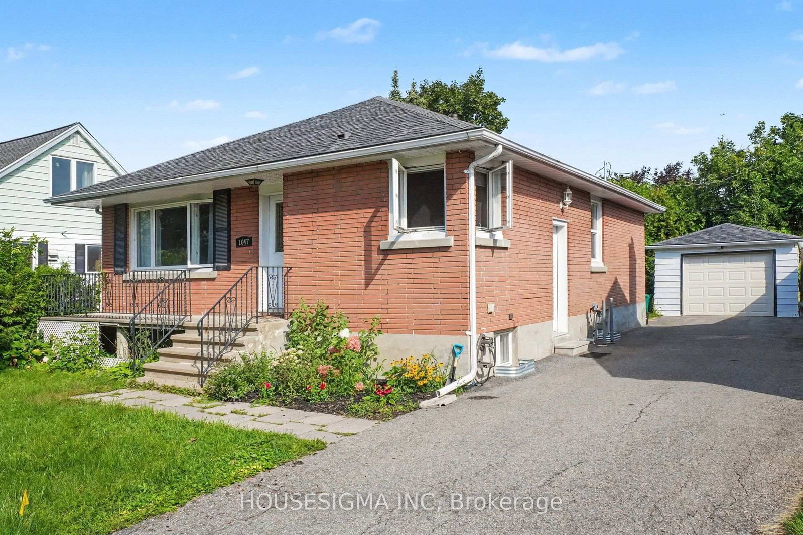 Detached House for sale at 1047 Richard Avenue, Ottawa, Ontario, K1H 8C3 - Billings Bridge - MLS: X13730990