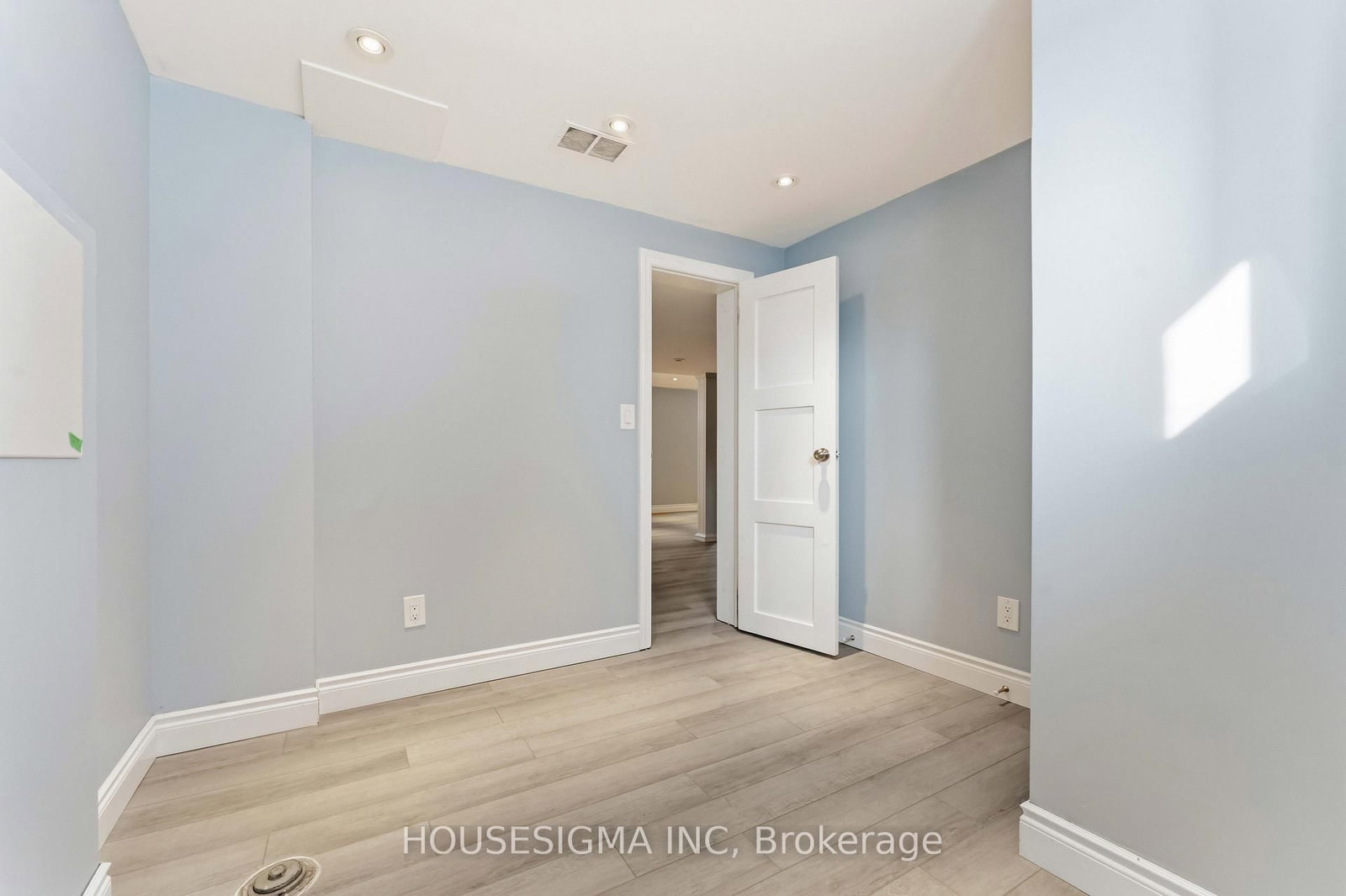 1047 Richard Avenue • Ottawa, ON photo 40