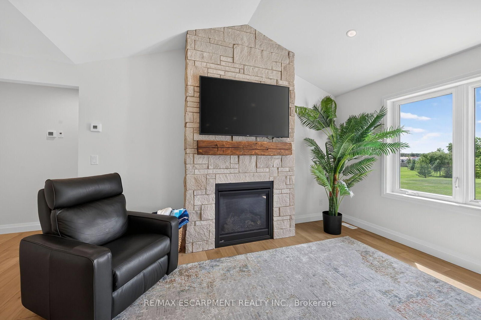 33 MONTURE Street N • Haldimand, ON photo 8