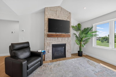 33 MONTURE Street N • Haldimand, ON photo 8
