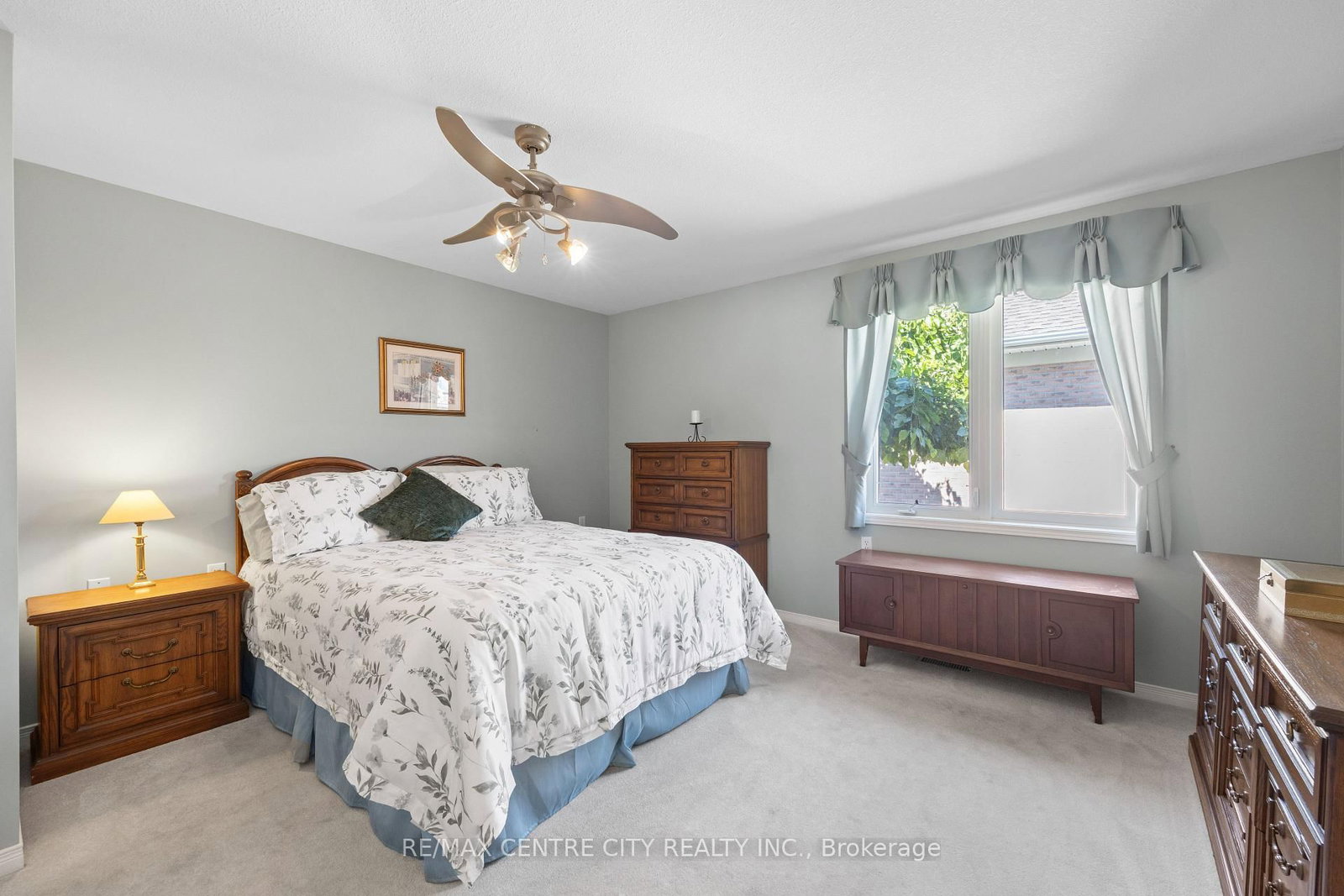 33 Ilderbrook Circle • Middlesex Centre, ON photo 12
