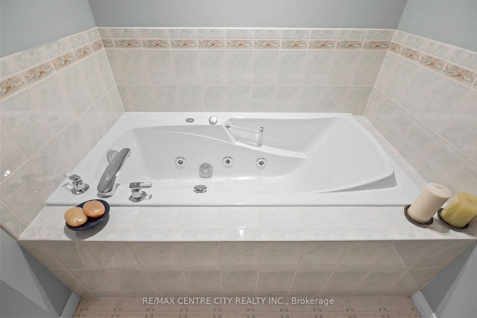 33 Ilderbrook Circle • Middlesex Centre, ON photo 16
