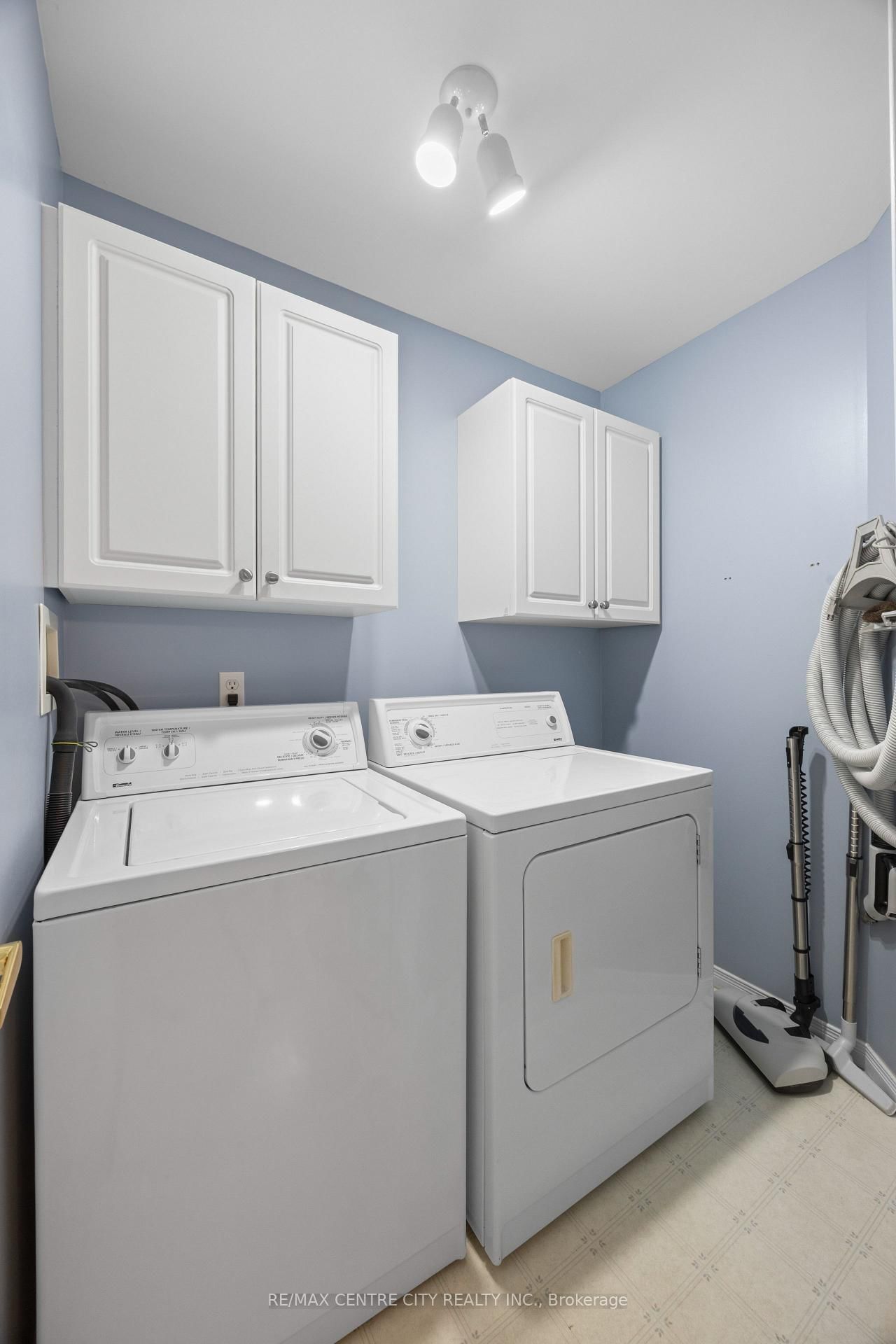 33 Ilderbrook Circle • Middlesex Centre, ON photo 20