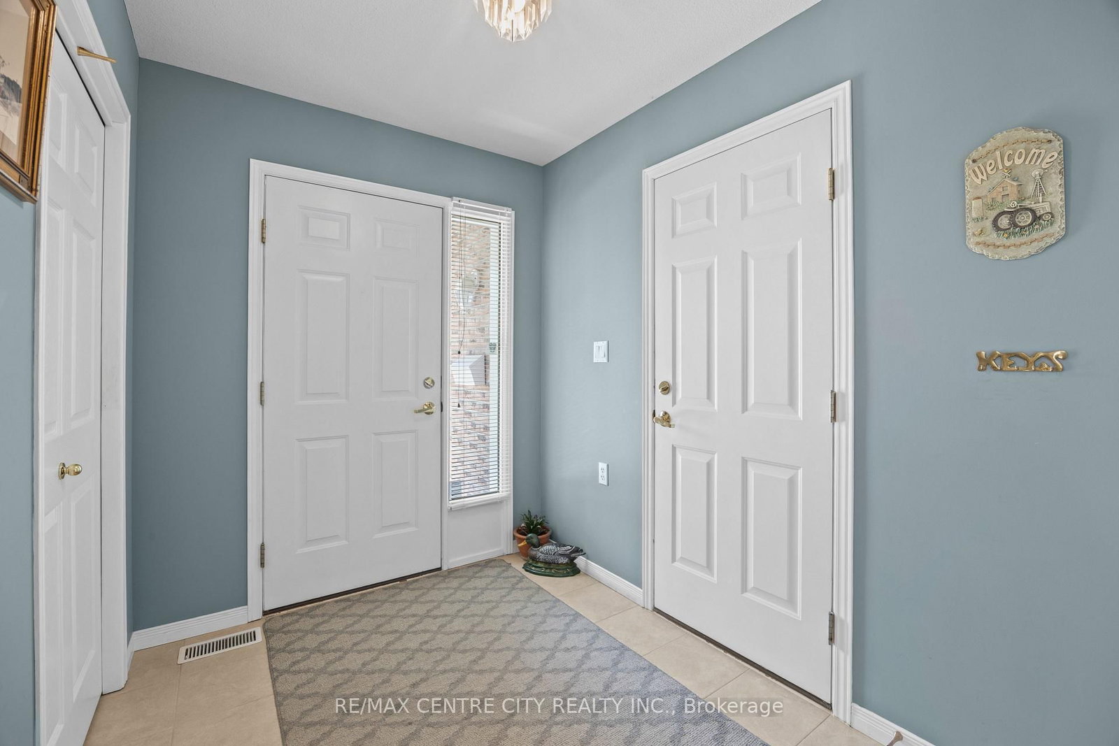 33 Ilderbrook Circle • Middlesex Centre, ON photo 3