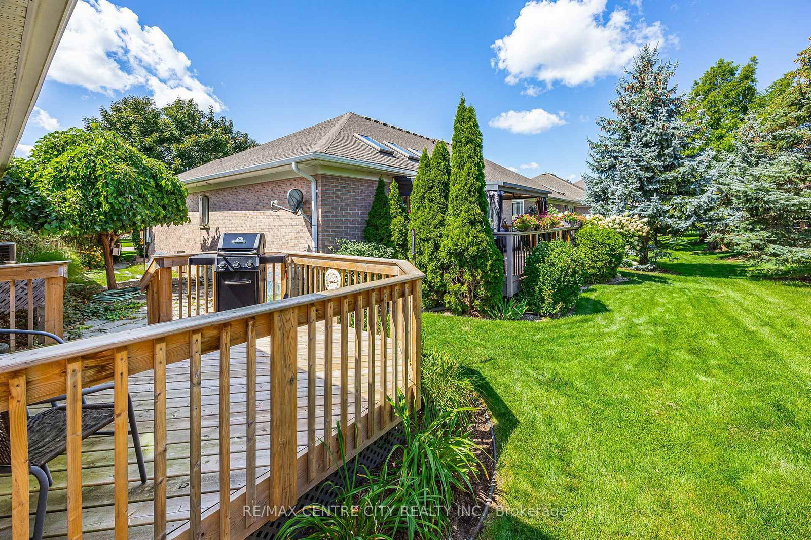 33 Ilderbrook Circle • Middlesex Centre, ON photo 32