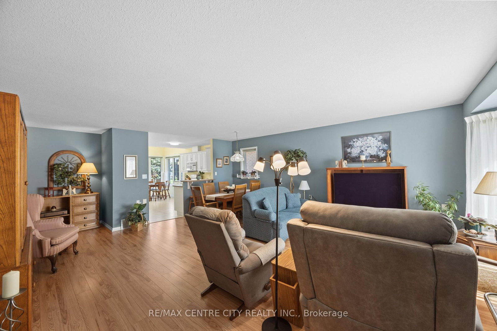 33 Ilderbrook Circle • Middlesex Centre, ON photo 5