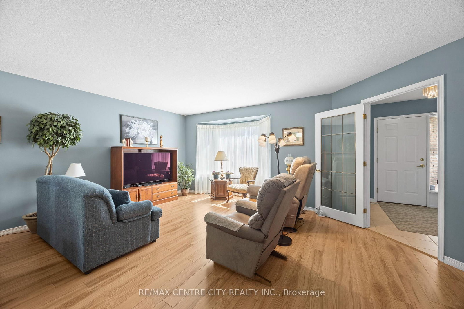 33 Ilderbrook Circle • Middlesex Centre, ON photo 6