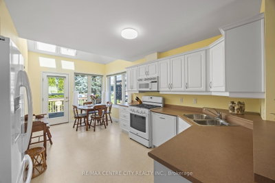 33 Ilderbrook Circle • Middlesex Centre, ON photo 8