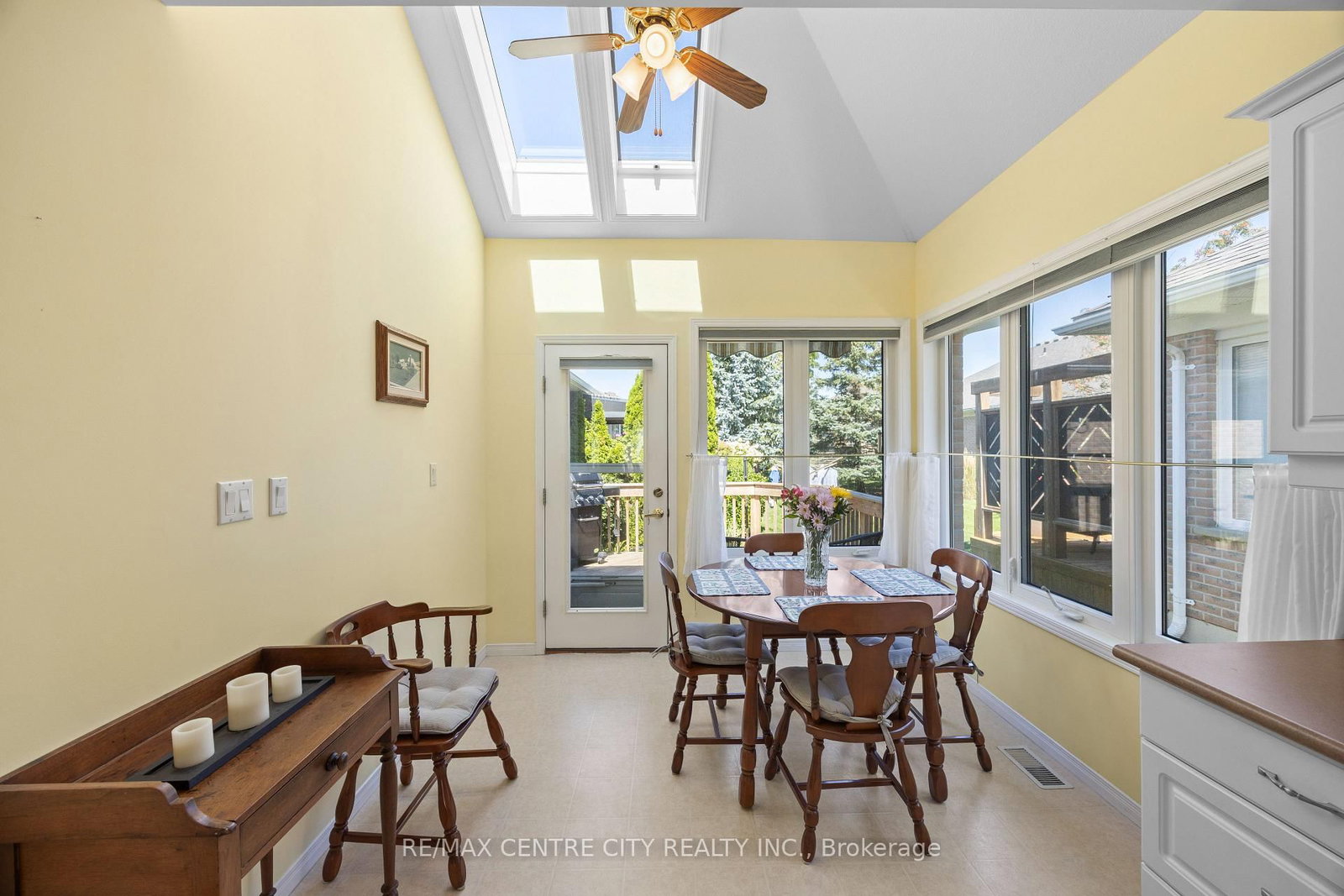 33 Ilderbrook Circle • Middlesex Centre, ON photo 9