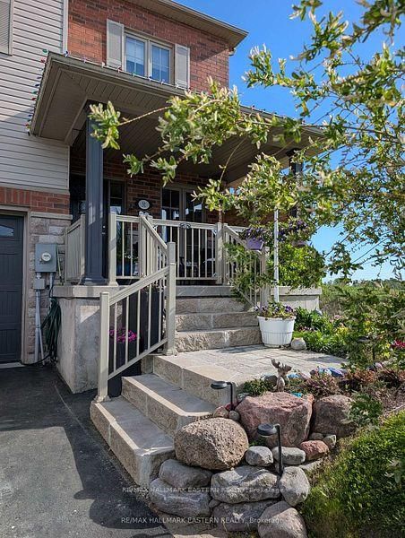 31 Paul Rexe Boulevard E