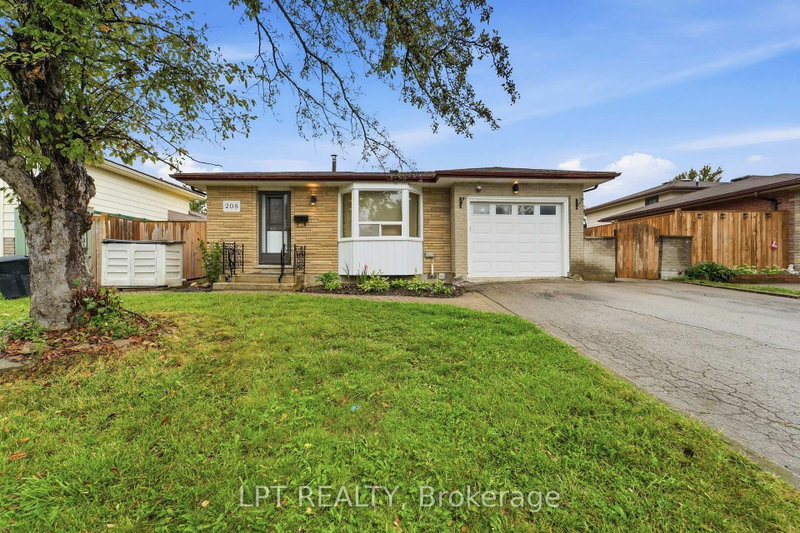 208 Deveron Crescent