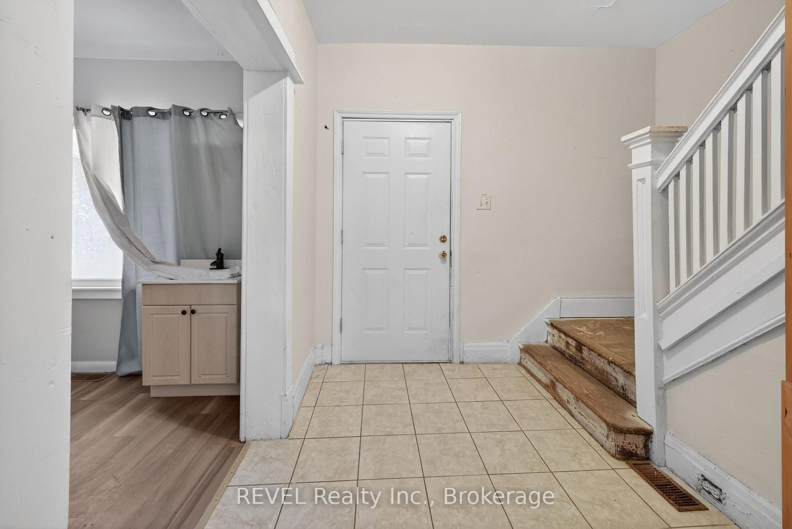 64 Division Street • St. Catharines, ON photo 3
