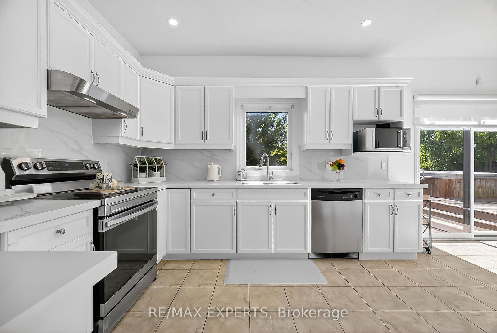 936 Talisman Crescent • London South, ON photo 10