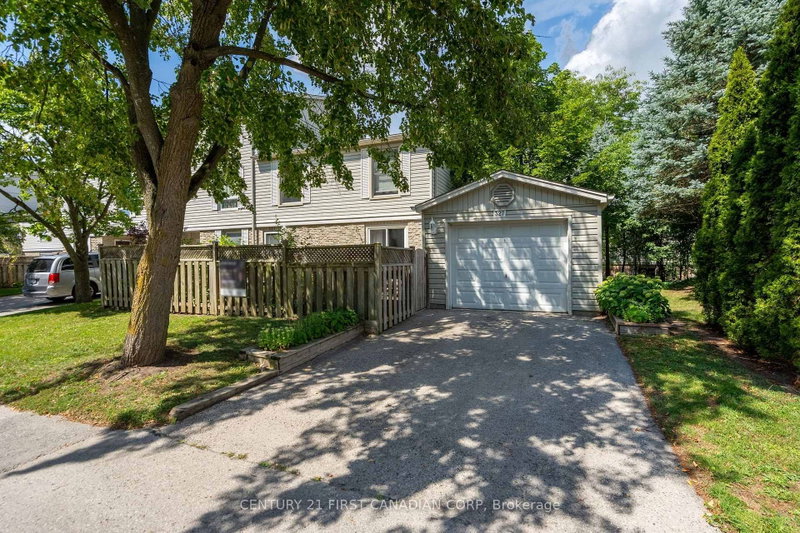 327 Everglade Crescent