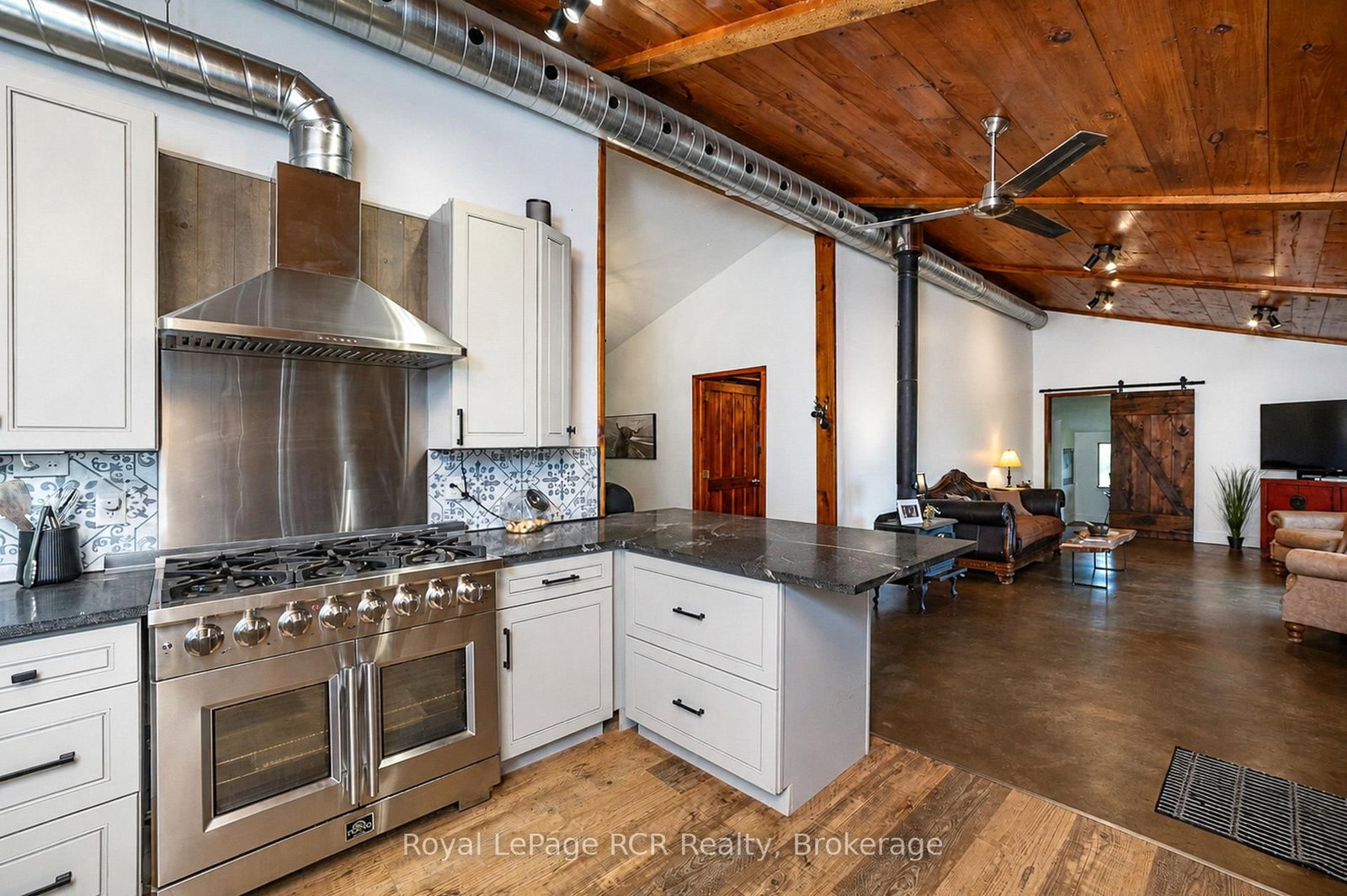 585216 Sideroad 10A • Grey Highlands, ON photo 11