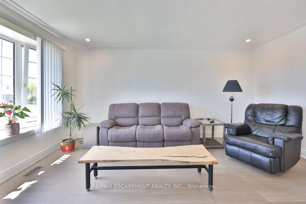 11 Lynwood Drive • Hamilton, ON photo 12