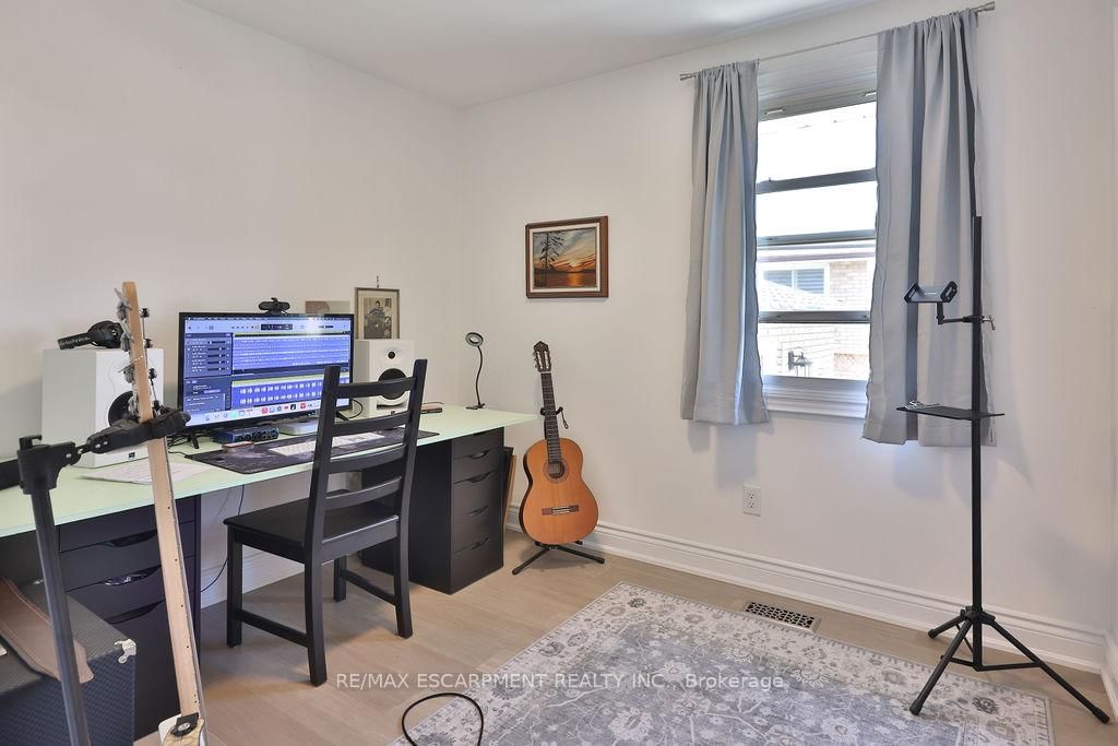 11 Lynwood Drive • Hamilton, ON photo 17