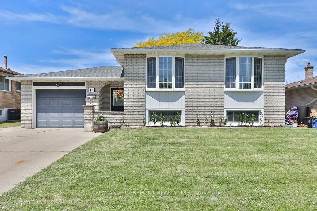 11 Lynwood Drive • Hamilton, ON photo 3