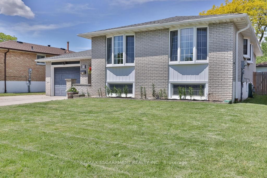 11 Lynwood Drive • Hamilton, ON photo 4