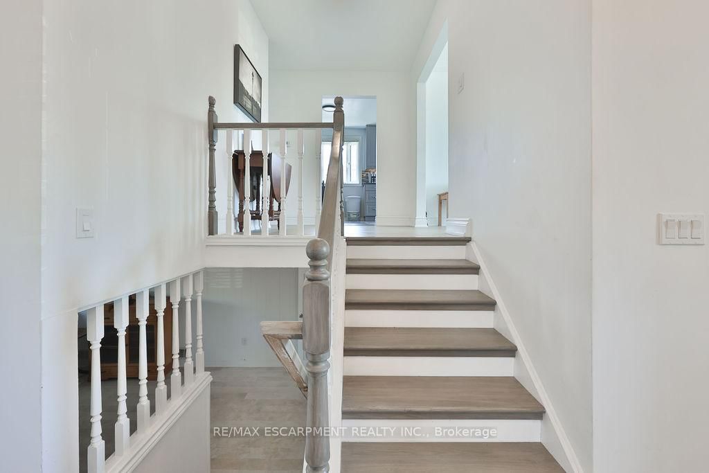 11 Lynwood Drive • Hamilton, ON photo 6