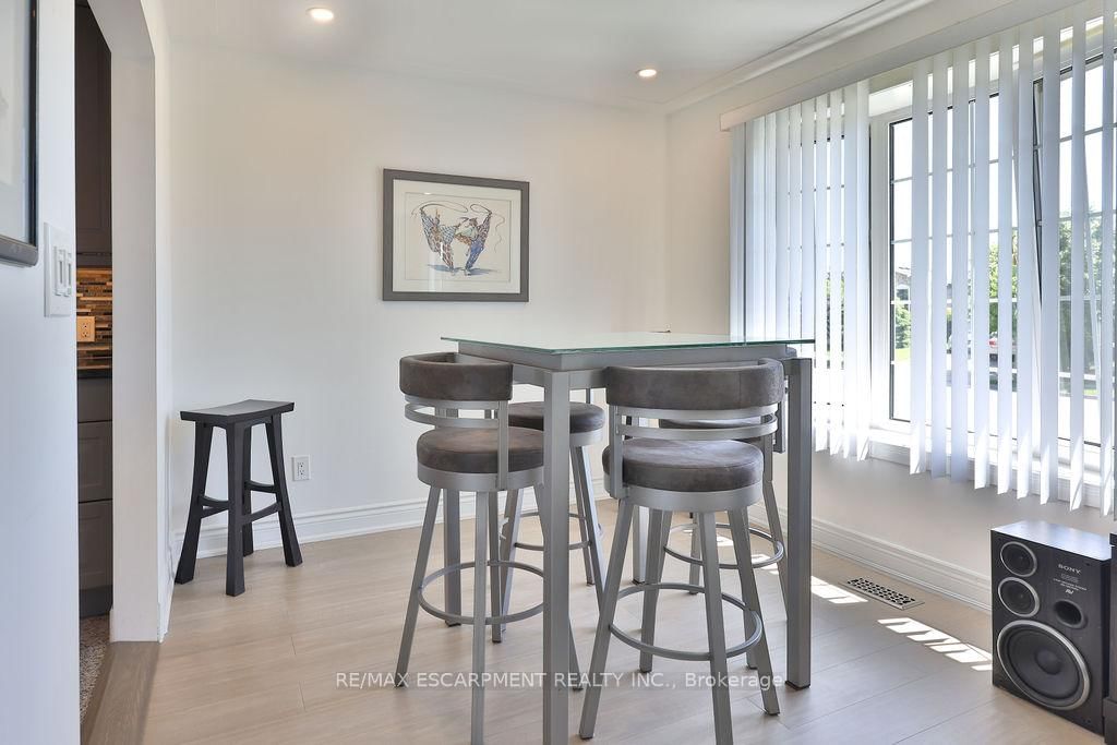 11 Lynwood Drive • Hamilton, ON photo 9
