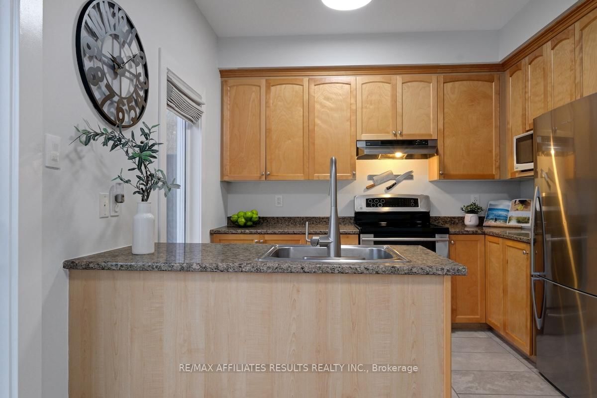 78 Songbird Private • Ottawa, ON photo 19
