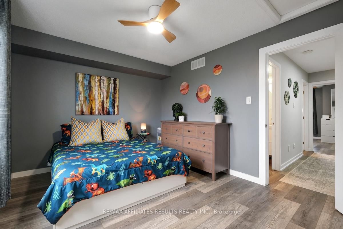 78 Songbird Private • Ottawa, ON photo 32