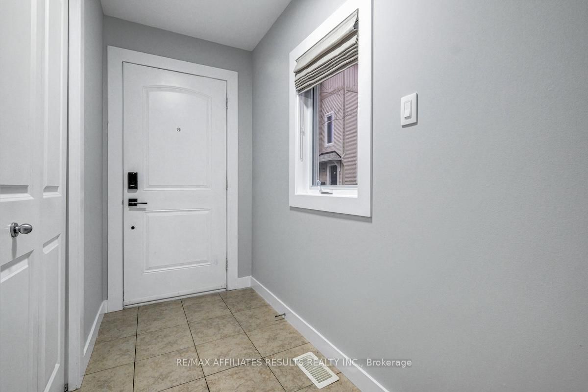 78 Songbird Private • Ottawa, ON photo 4