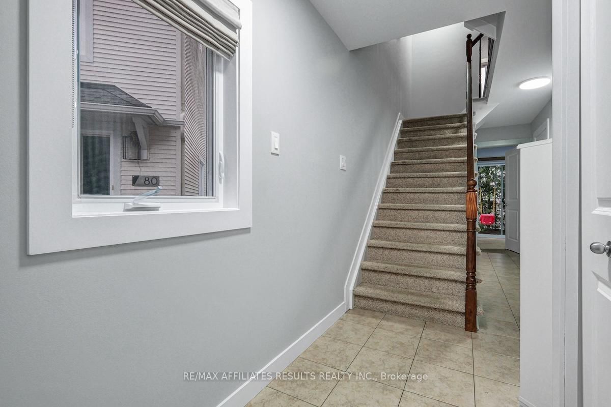 78 Songbird Private • Ottawa, ON photo 5