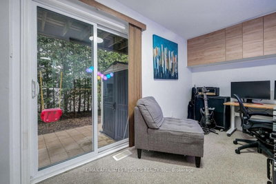 78 Songbird Private • Ottawa, ON photo 8