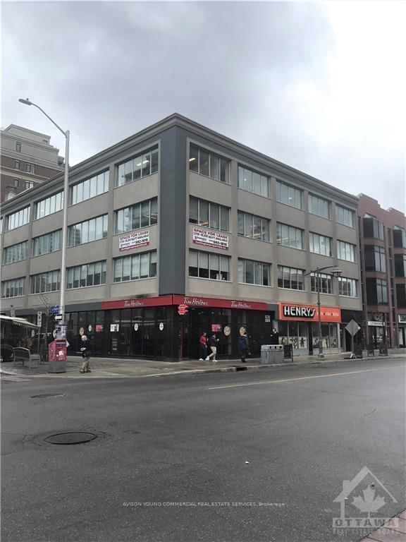 Front view of 202-396 COOPER Street, Ottawa