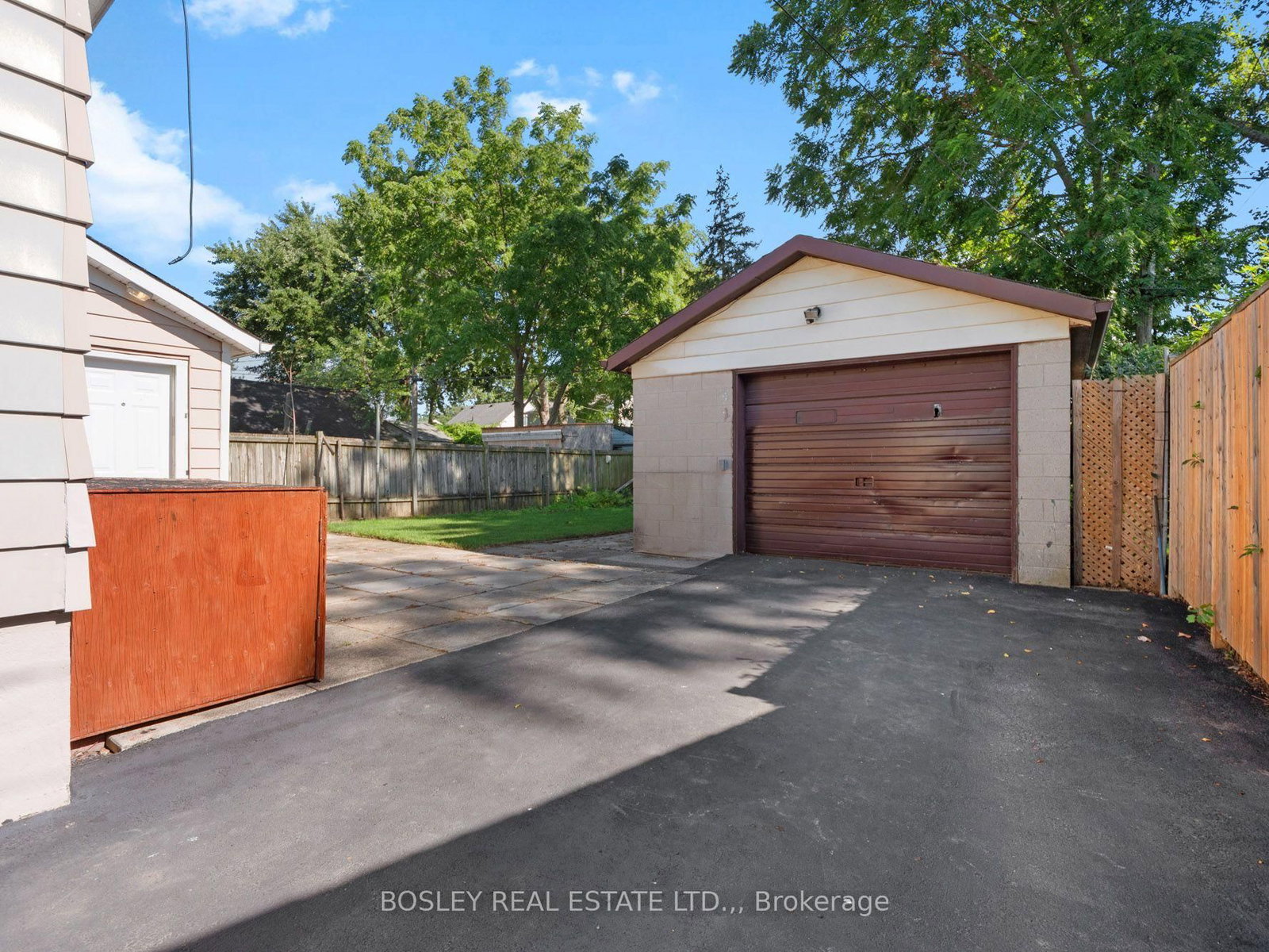 6168 Churchill Street • Niagara Falls, ON photo 2