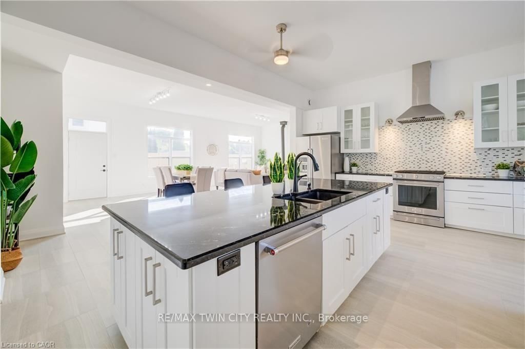 149 WOOLWICH Street • Waterloo, ON photo 11