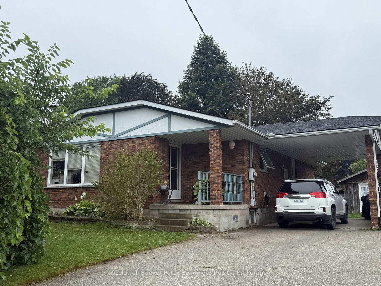 672 21st Avenue • Hanover, ON photo 1