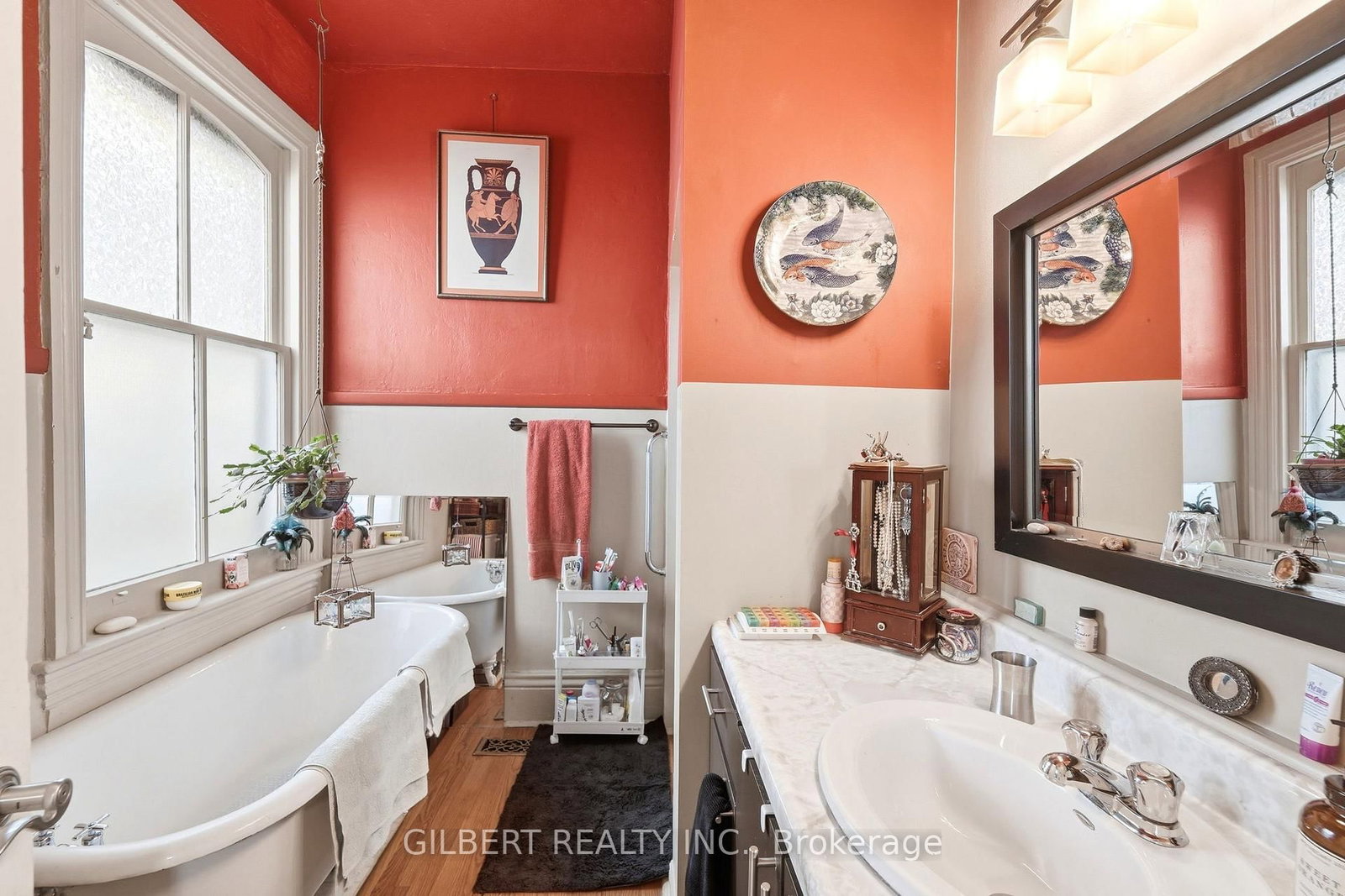 367 Charlton Avenue W • Hamilton, ON photo 8
