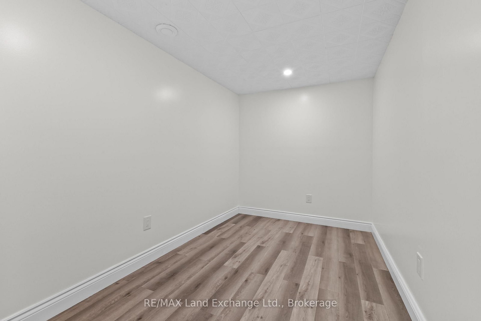 849 Sumpton Street • Saugeen Shores, ON photo 39