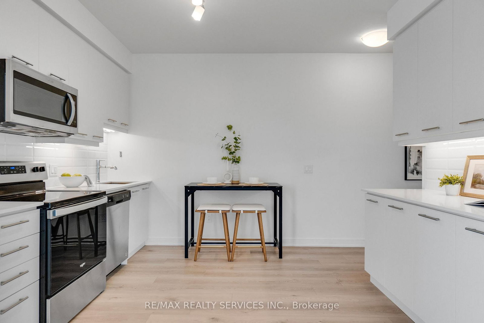 385 Winston Road • #505 • Grimsby, ON photo 9