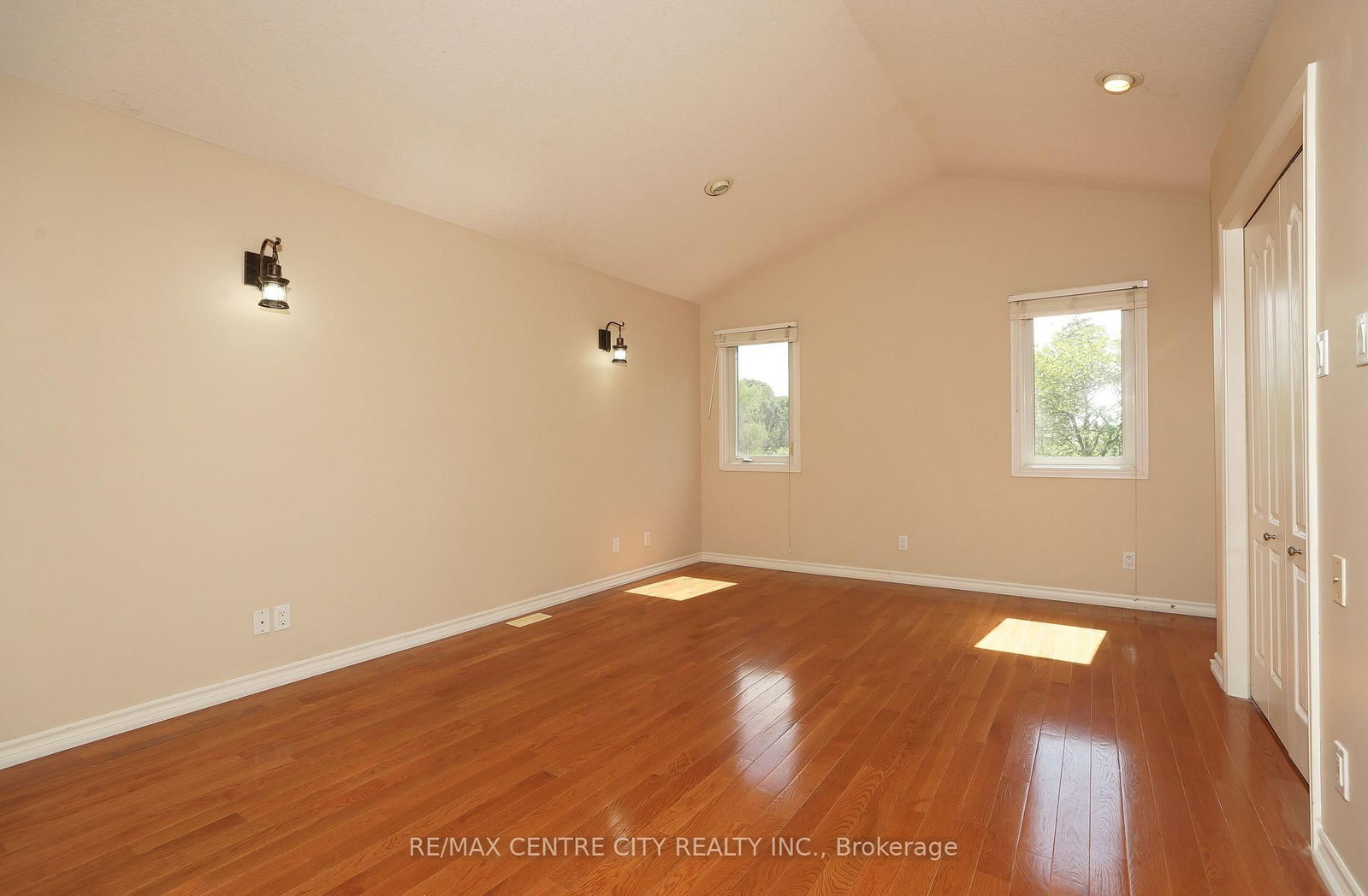742 Marigold Street • London North, ON photo 11