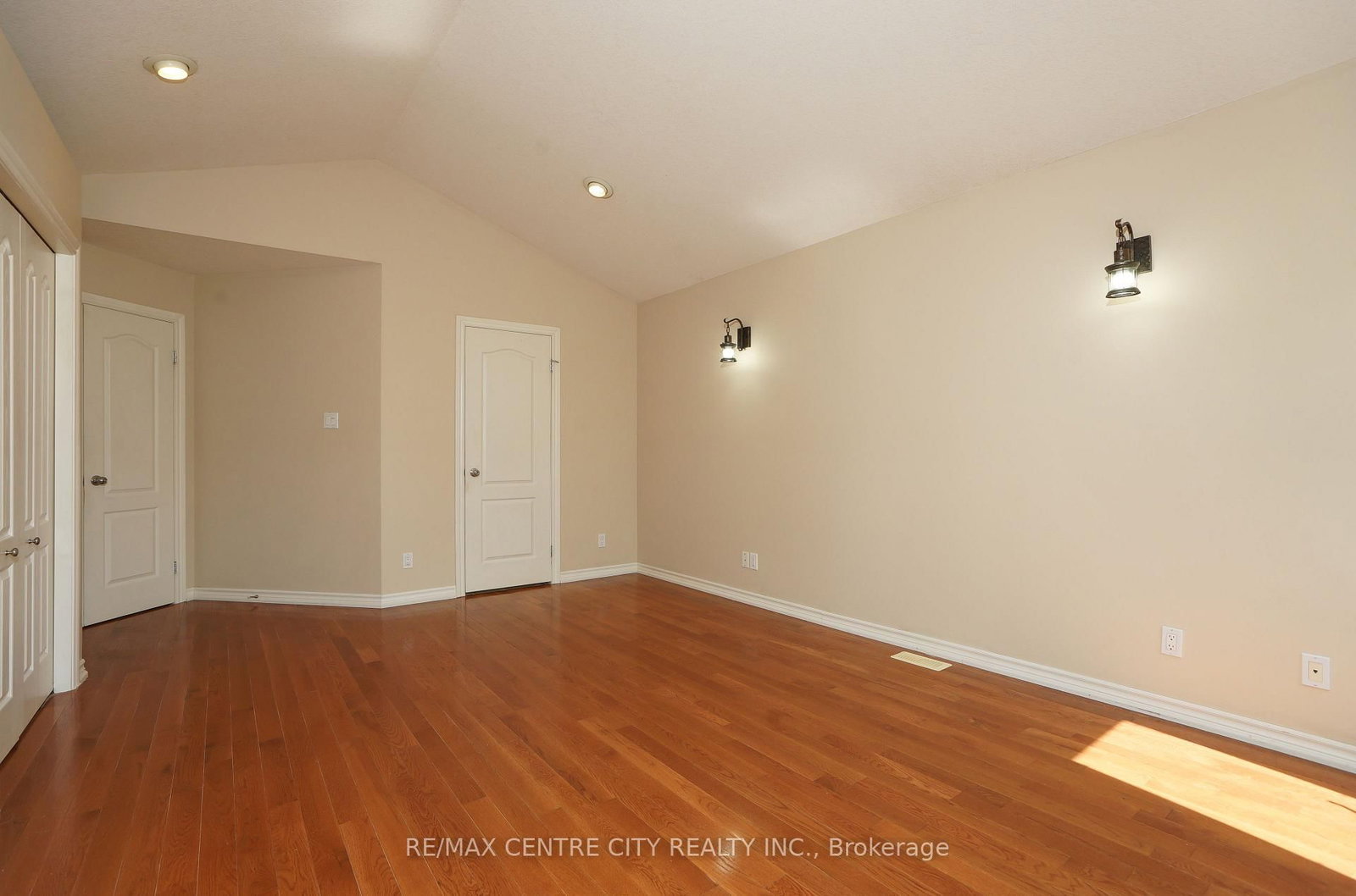 742 Marigold Street • London North, ON photo 12