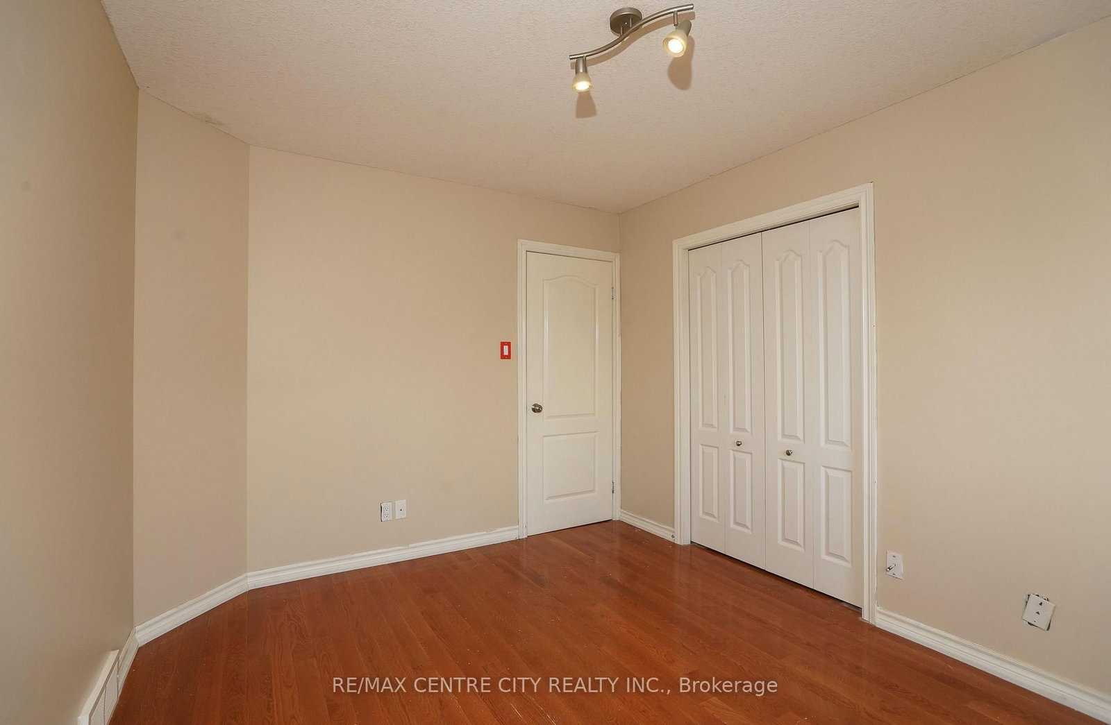 742 Marigold Street • London North, ON photo 24