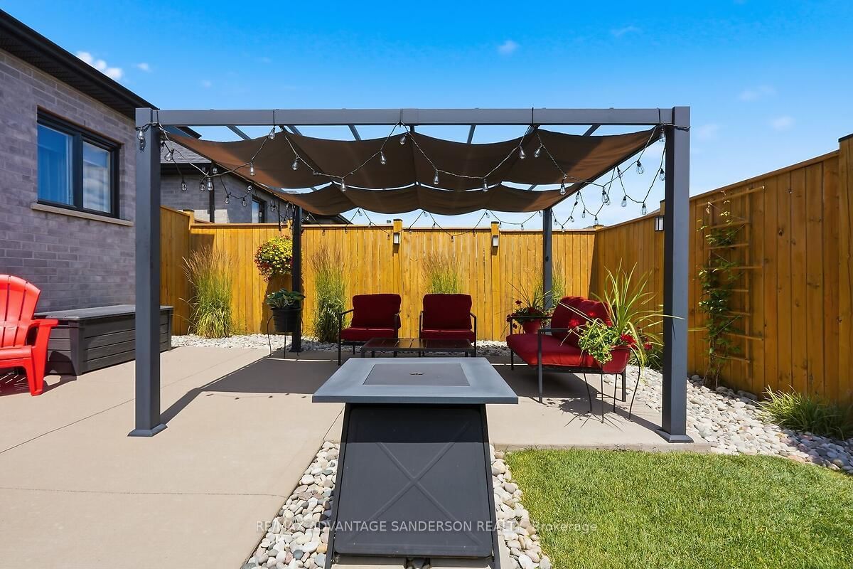 383 Daventry Way • #26 • Middlesex Centre, ON photo 11
