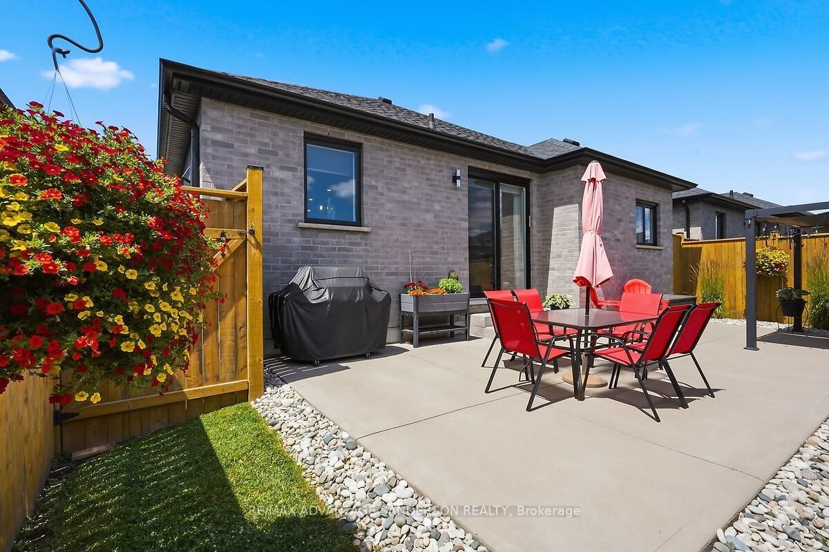 383 Daventry Way • #26 • Middlesex Centre, ON photo 13