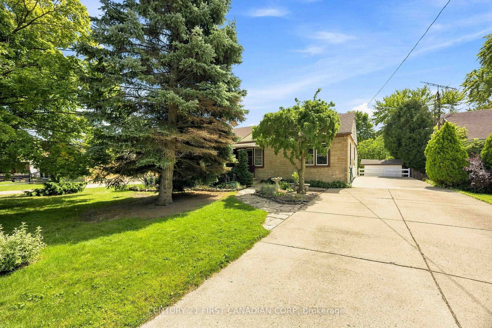 1027 London Road • Sarnia, ON photo 1
